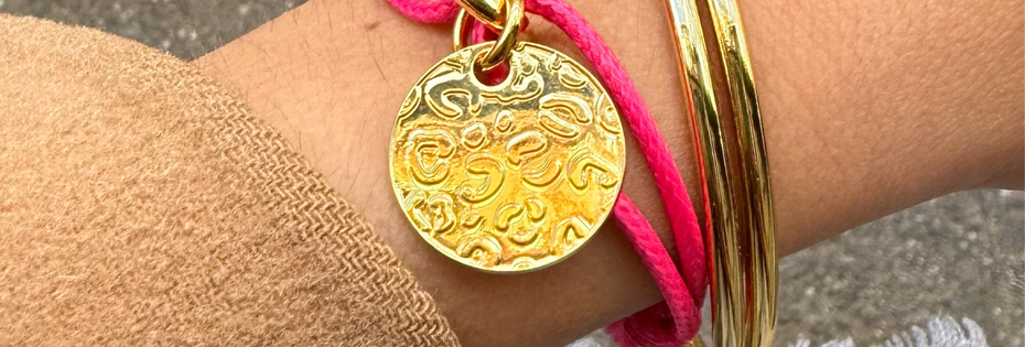 Bracelet cordon médaille Léopard doré cordon ajustable Musardise 