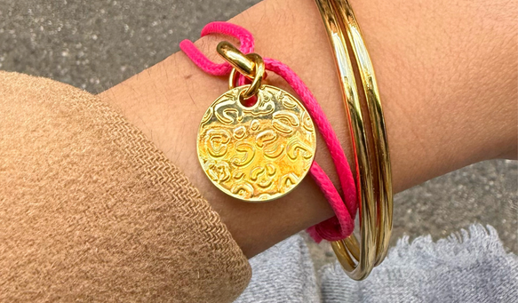 Bracelet cordon médaille Léopard doré cordon ajustable Musardise 