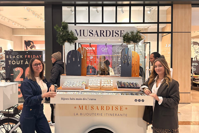 Triporteur bijouterie itinérante Musardise point de vente
