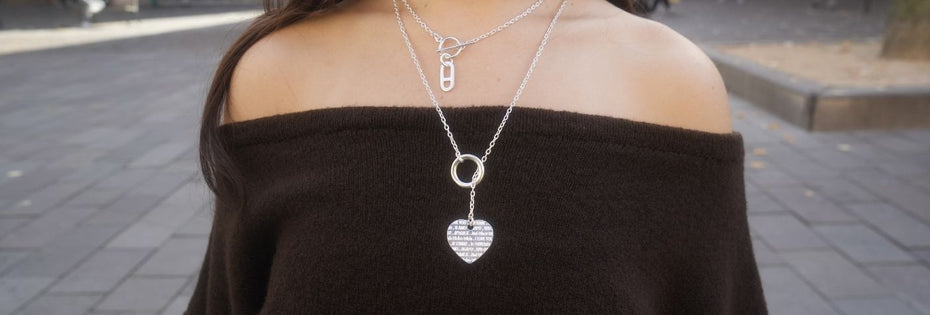 Offrir un collier : traditions, histoire et types de colliers