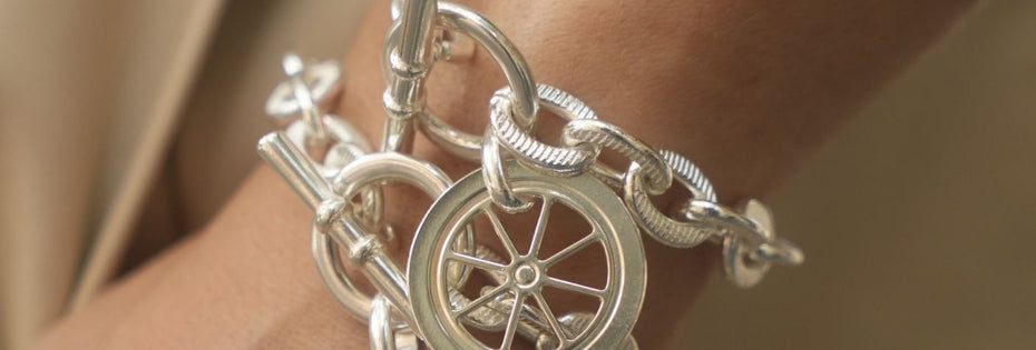 Tendances bijoux hiver 2025 : la collection Scarlett signe le grand retour des maillons