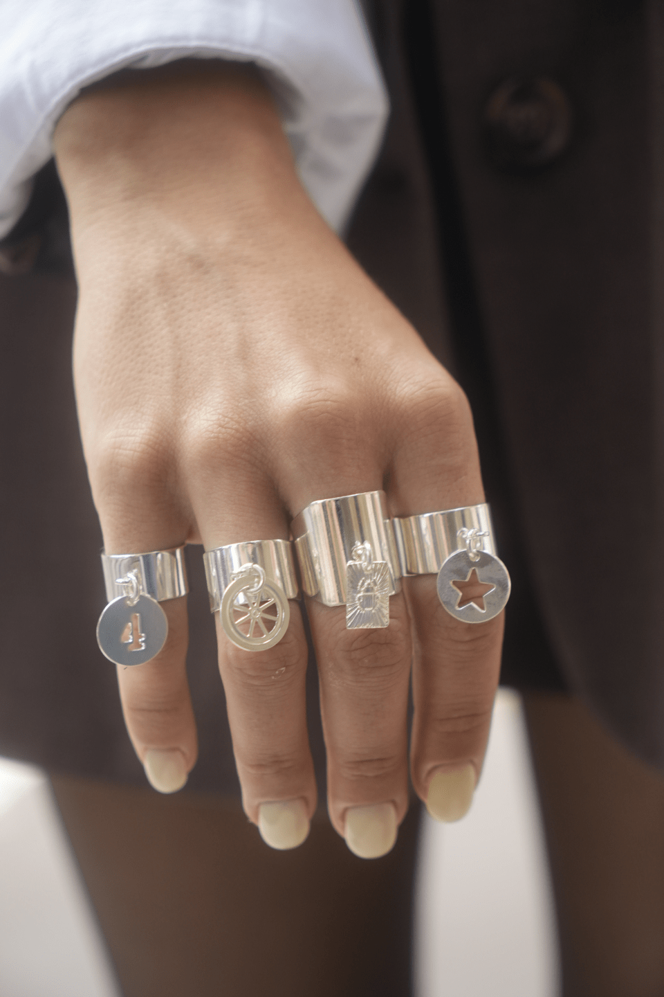 Bague large argentée pendentif Scarabée