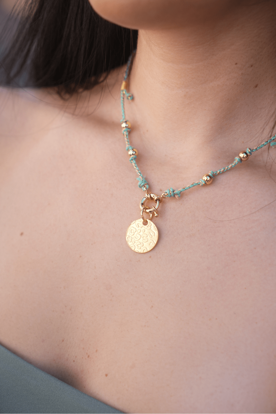 Collier tressé médaille Léopard doré