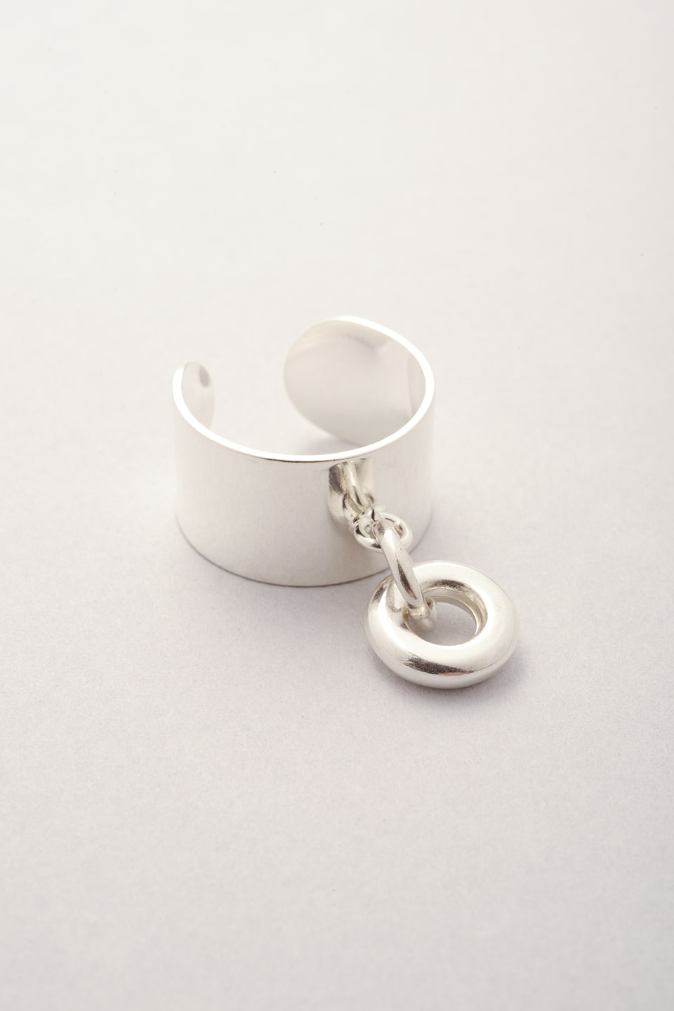 Bague argentée pendentif Rondino fabriquée en France. Bijou femme et enfant personnalisable. 