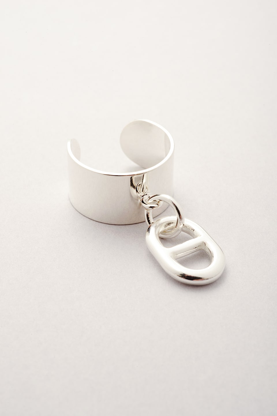 Bague argentée pendentif maille fabriquée en France. Bijou ajustable réalisé à la main dans notre atelier. 