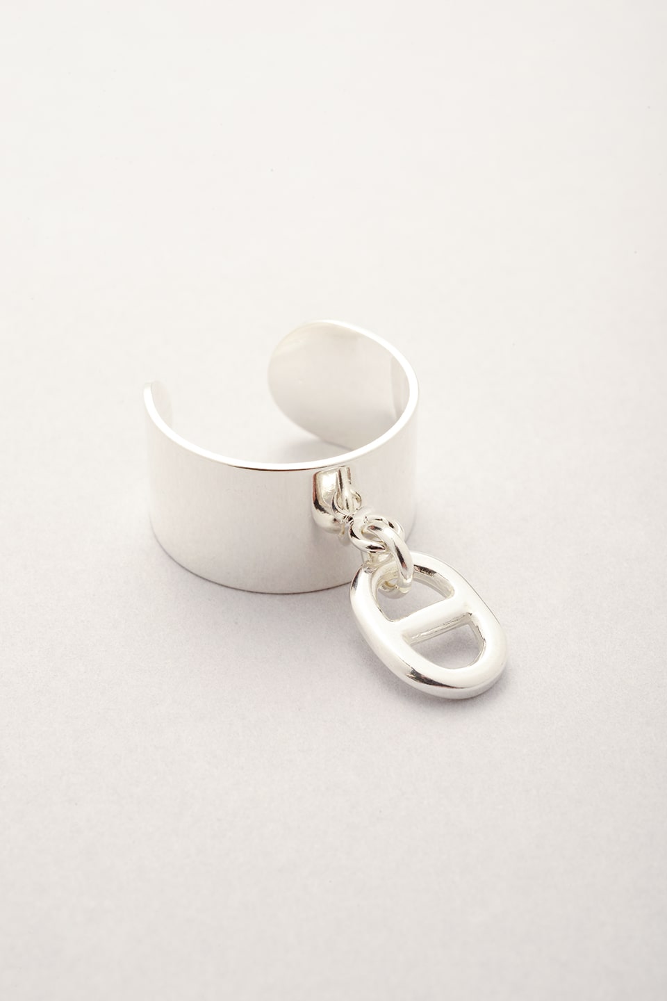 Bague argentée pendentif petite Maille fabriquée en France. Bijou pour femme ajustable. 