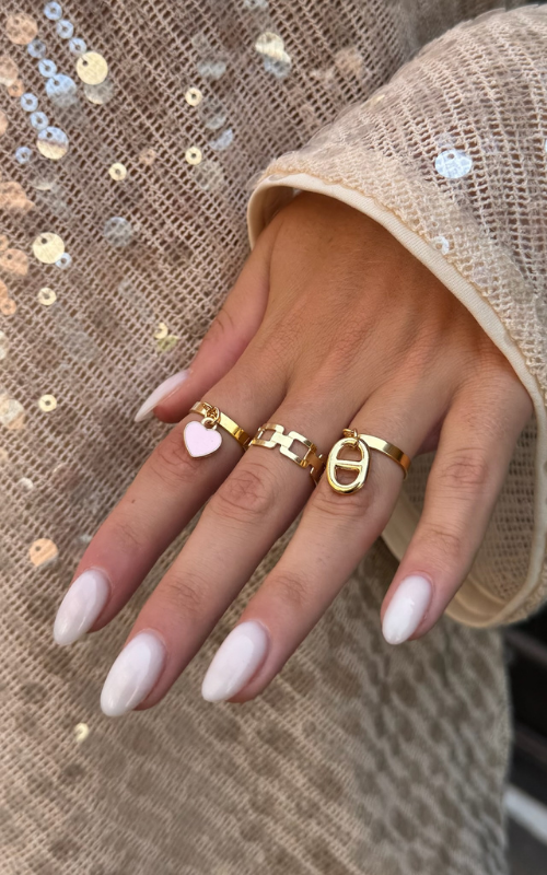 Bagues dorées avec pendentifs. Bijoux fabriqués en France. 