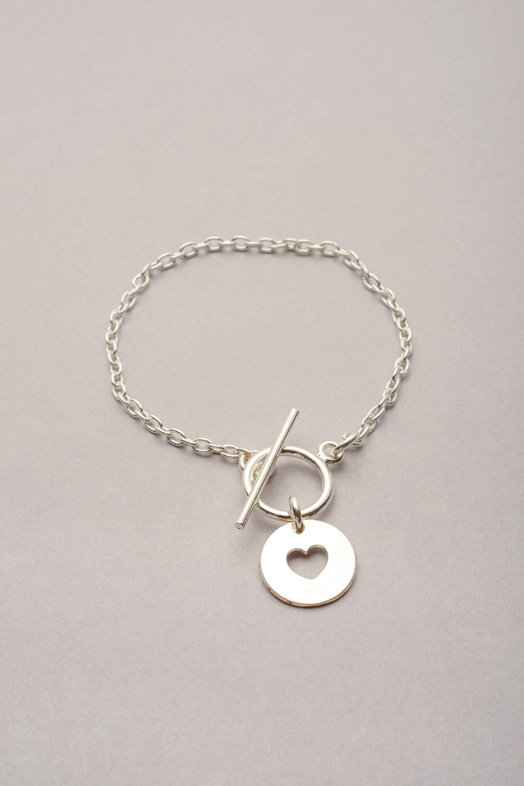 Bracelet Chaîne médaille coeur "Lou" fabriqué en France. Bijou argenté pour femme. 