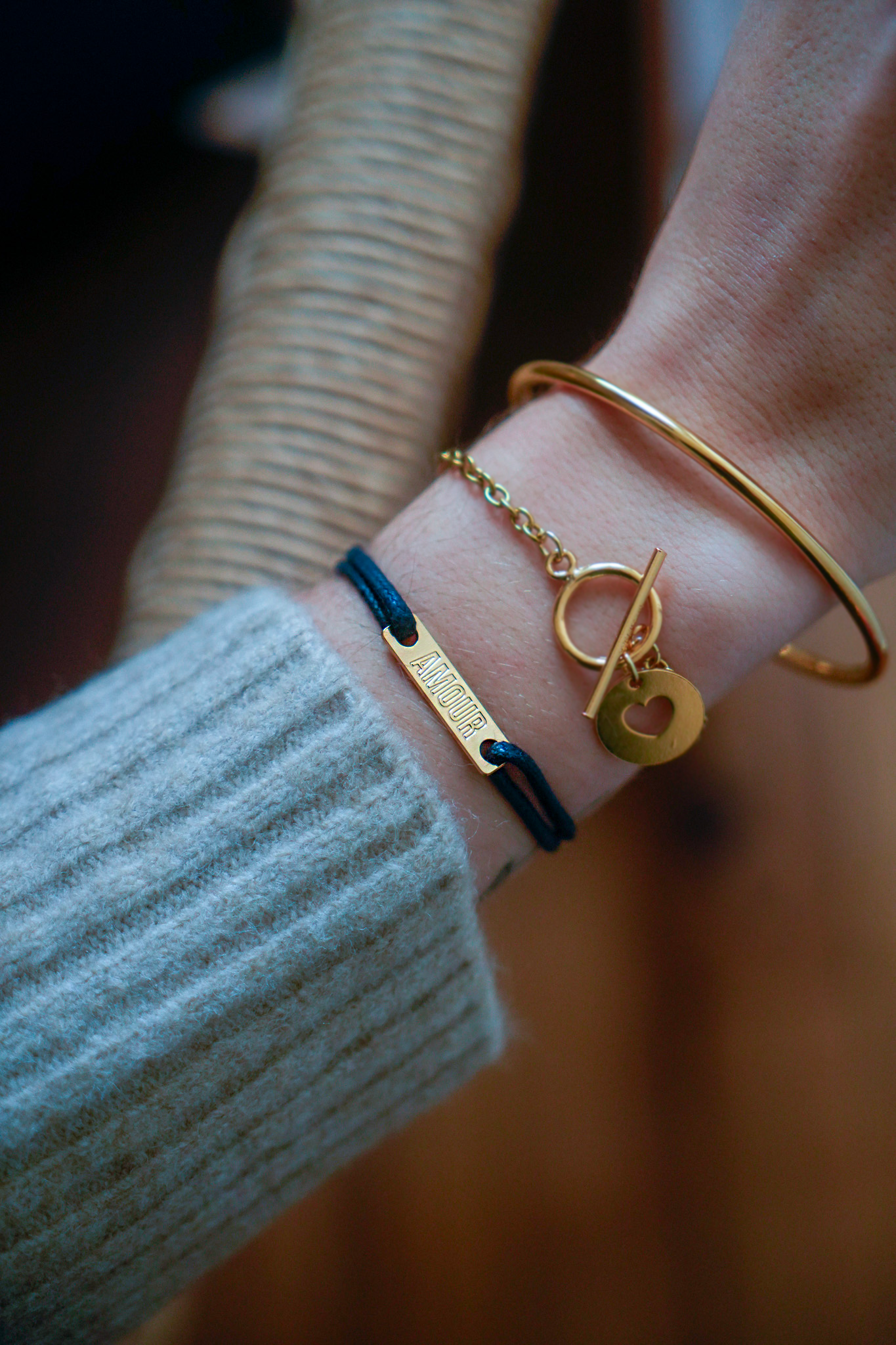 Bracelet doré avec plaque gravée "Amour" - Musardise