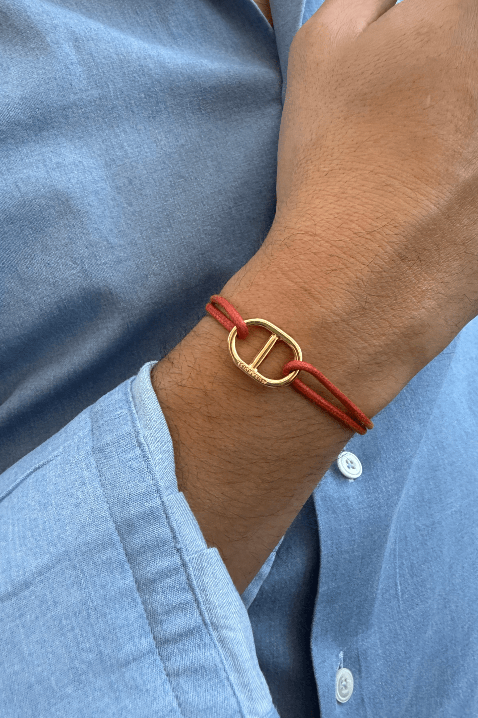 Bracelet pendentif maille dorée avec cordon pour homme. Bracelet pour homme fabriqué en France. Bijou doré homme. 