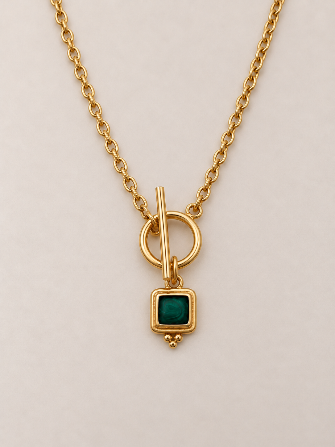 Collier Lou chaîne pierre verte doré