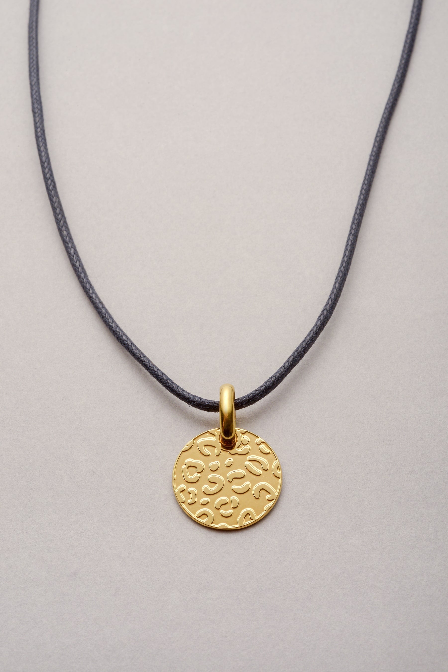 Collier médaille Léopard doré