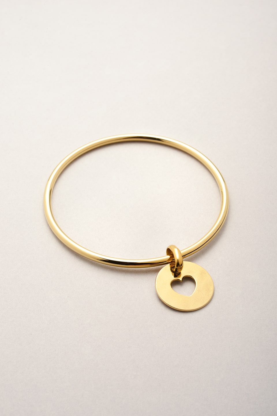 Ce Jonc médaille coeur doré existe aussi en argenté. Bijou doré pour femme fabriqué en France. 