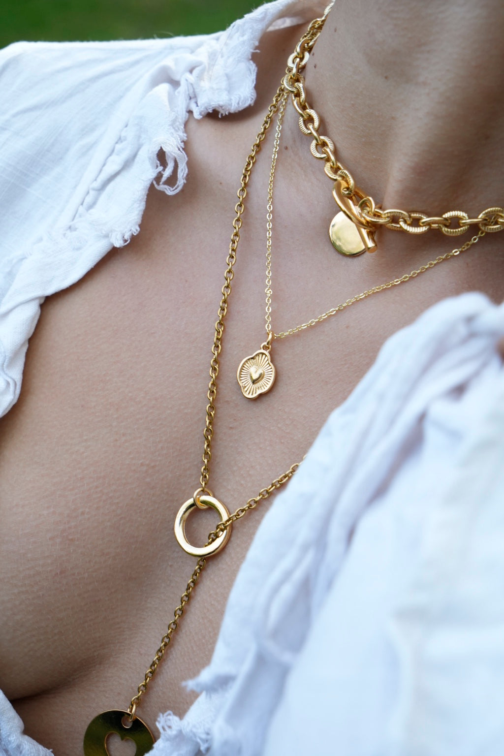 Collier chaîne cœur Bohème doré porté – Musardise
