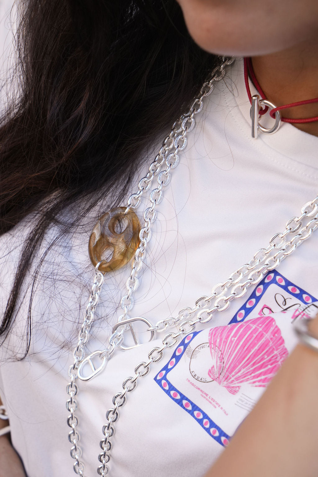Collier long grain de café coloré