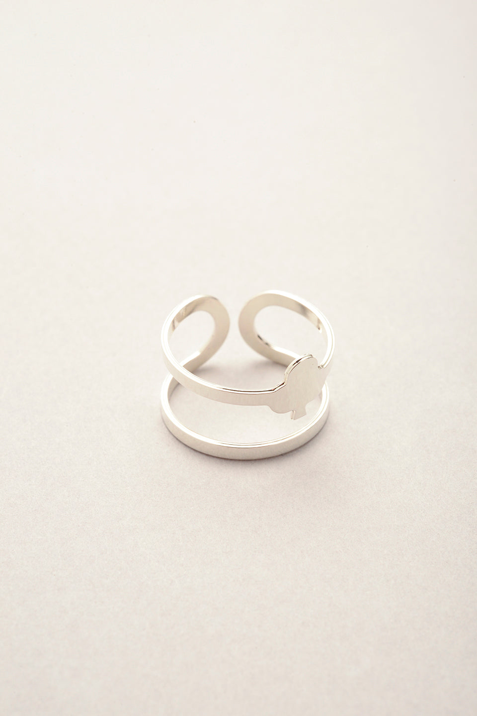 Bague argentée motif trèfle ajouré – Musardise