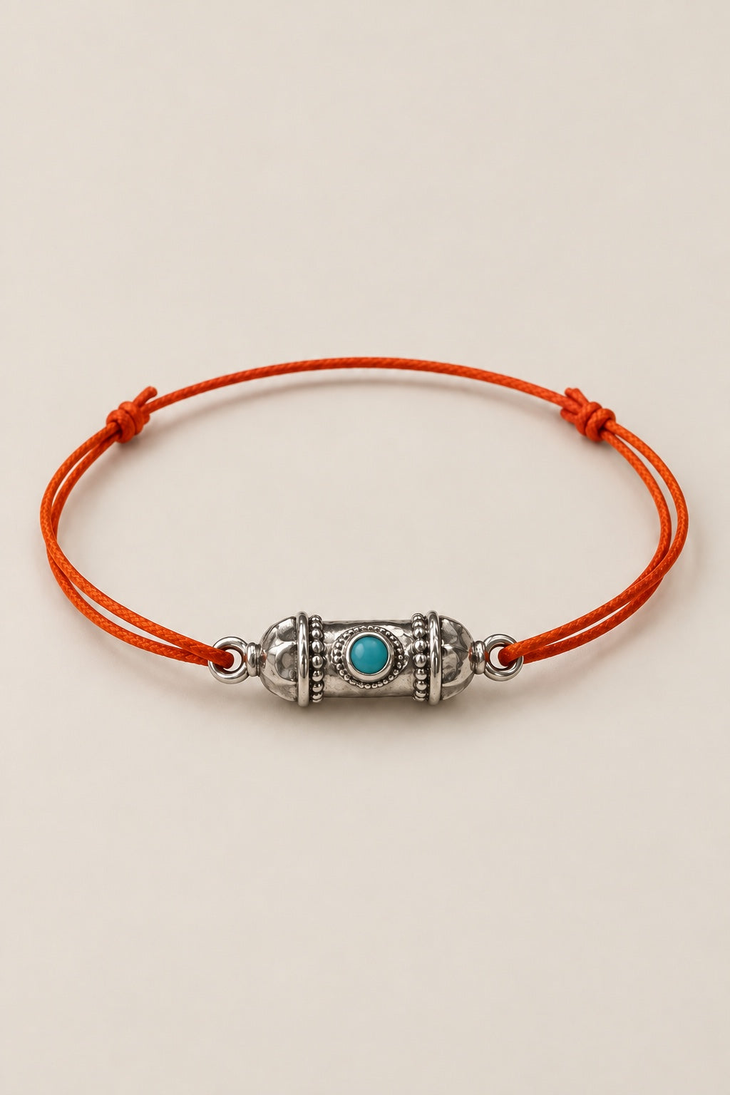 Bracelet Amal argenté à émaillage bleu turquoise sur fil orange – Musardise