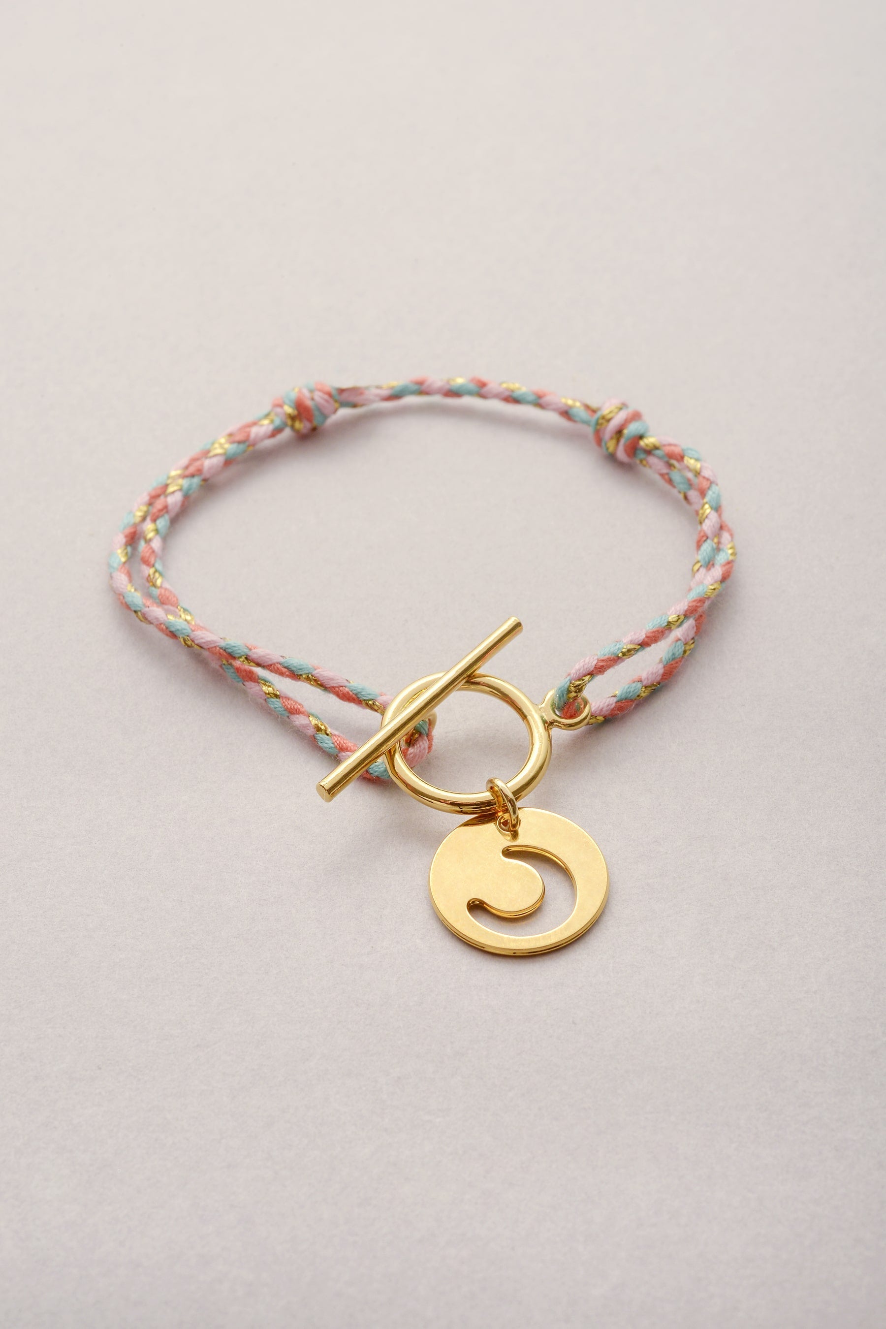 Bracelet Musardise doré avec pampille lune et cordon tressé coloré