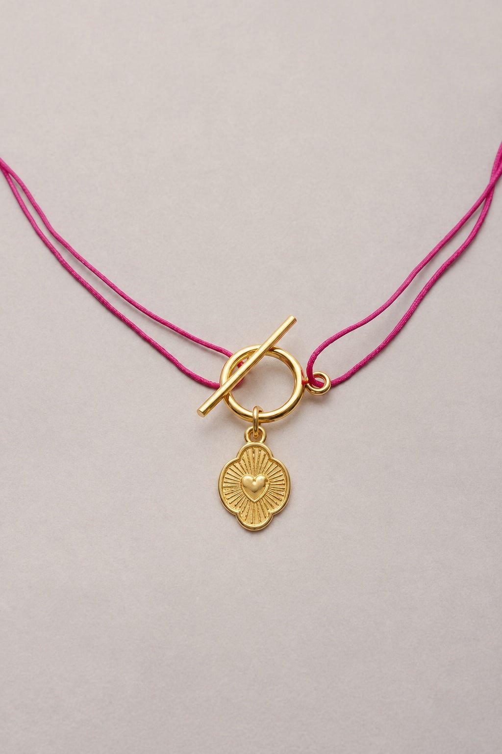 Collier Lou cœur Bohème doré sur cordon fuchsia – Musardise