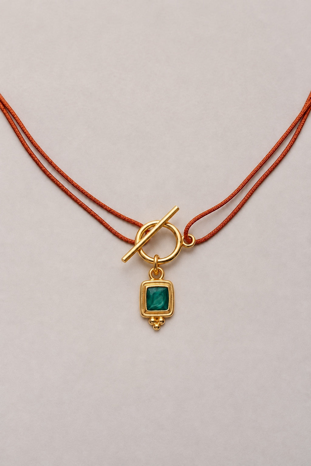 Collier Lou pierre verte doré sur cordon cuivré – Musardise