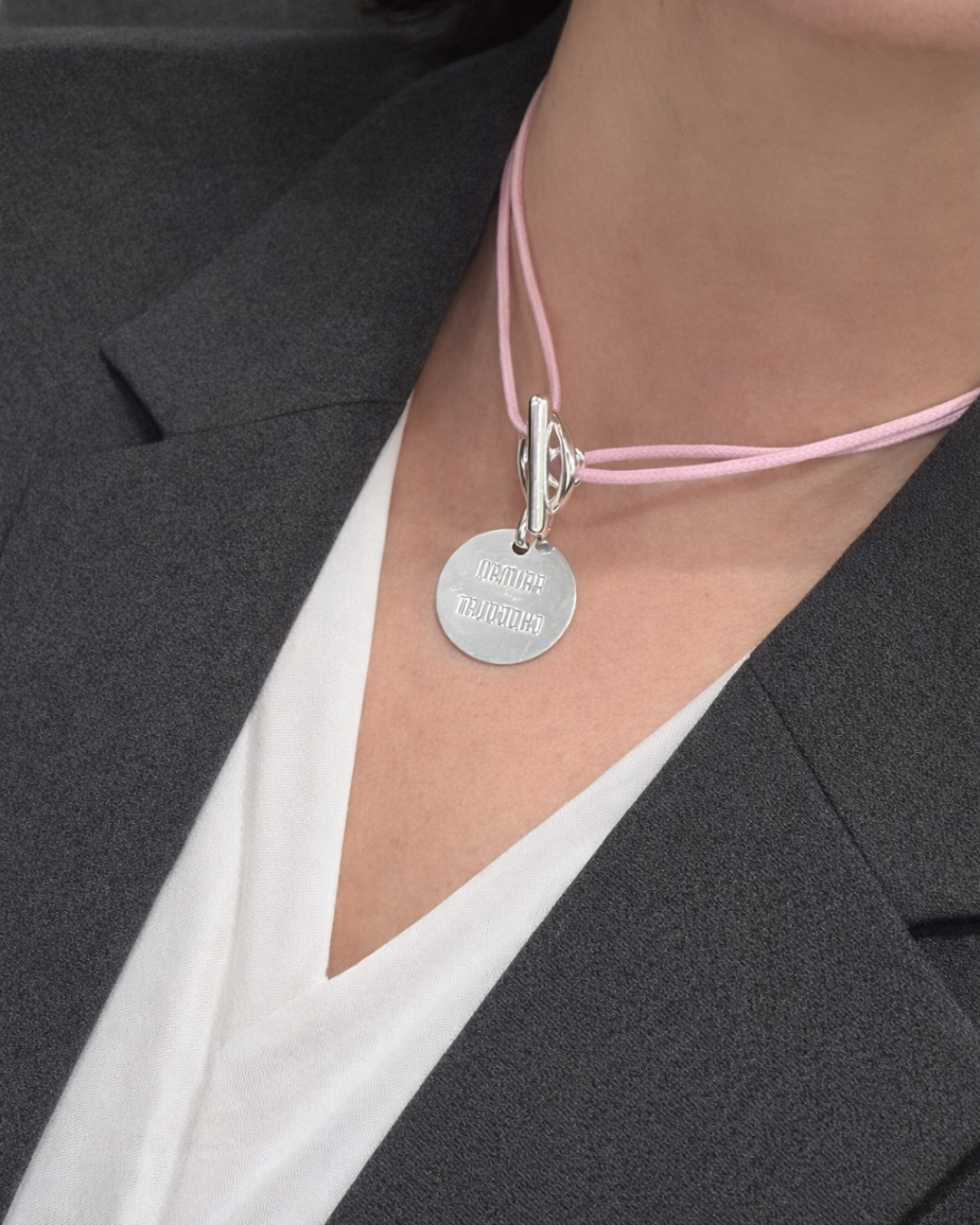 Collier Attache Médaille Pain au Chocolat