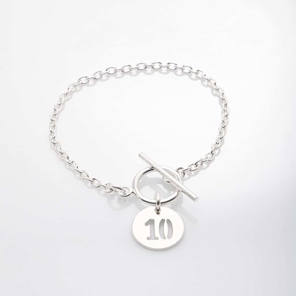 Bracelet chaîne fine pendentif chiffre 10