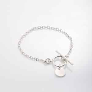Collier chaîne fine médaille