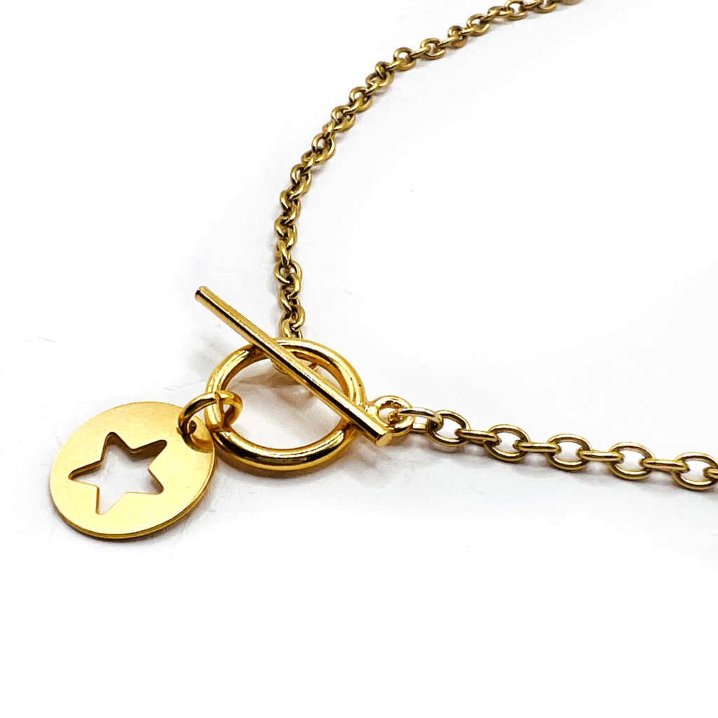 Collier chaîne fine doré avec pendentif étoile