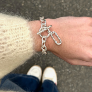 Bracelet sur chaîne détails et sa pampille rectangulaire Ricky à strass