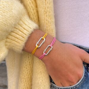 Bracelet Ricky Strass argenté avec cordon jaune et cordon rose malabar