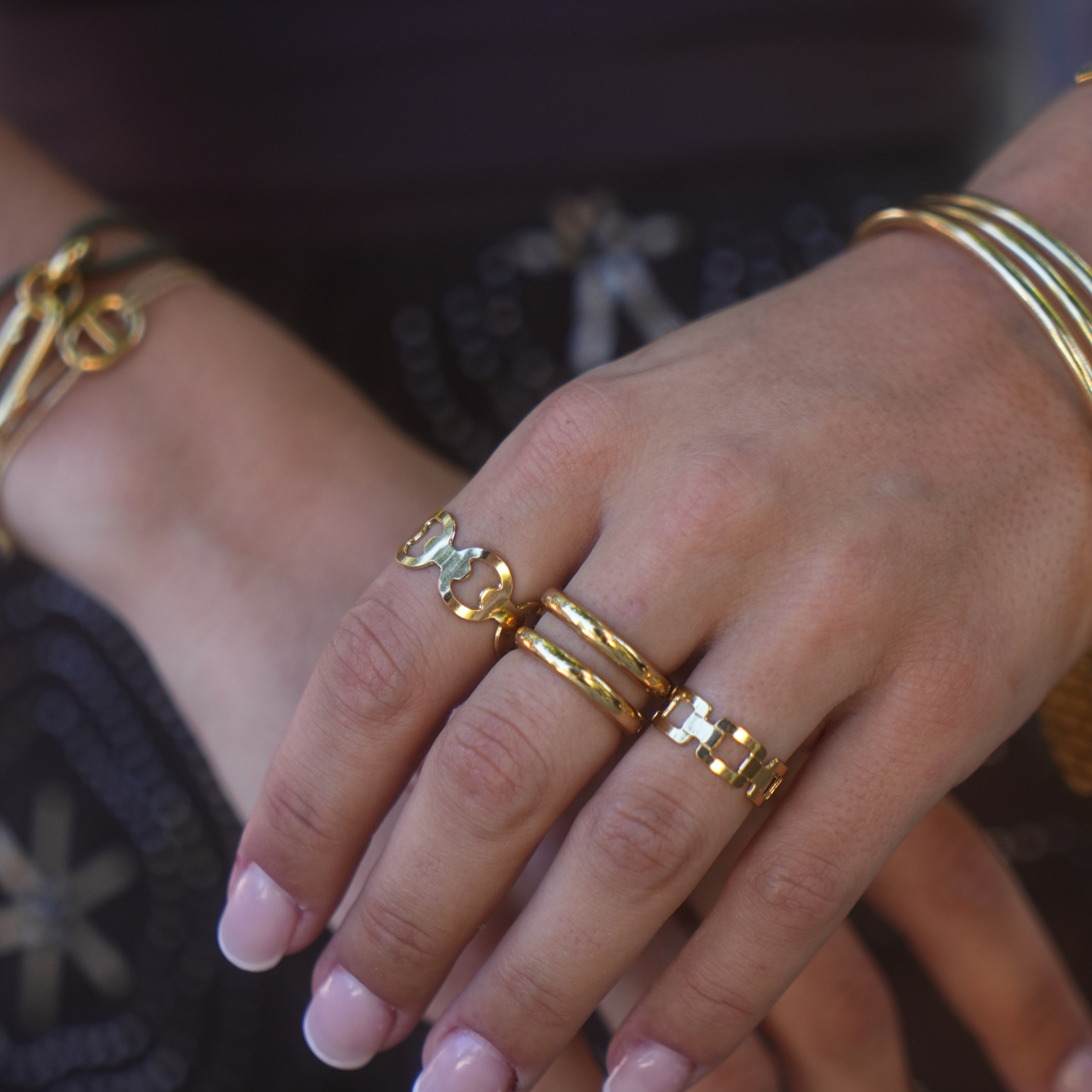 Bague Amarrage dorée c'est une jolie bague fine avec des formes rectangulaires !