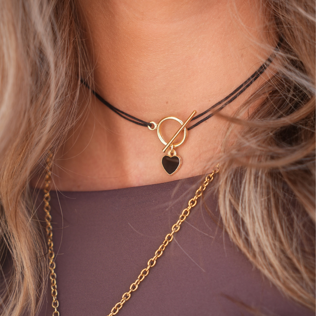 Collier Lou Coeur coloré coeur noir et son cordon fin noir