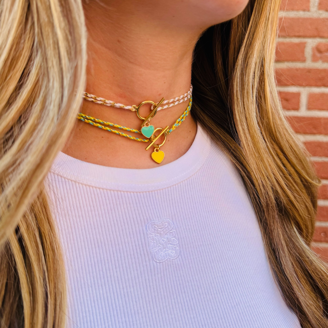 Collier Lou tressé coeur coloré cordon rose pâle et coeur vert menthe