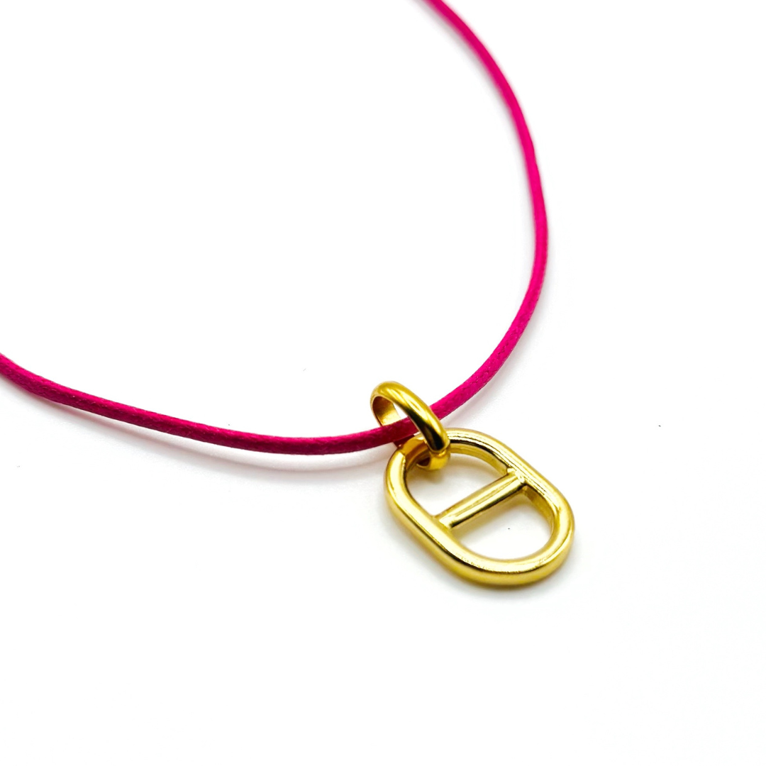 Collier pendant maille doré cordon rose fuchsia