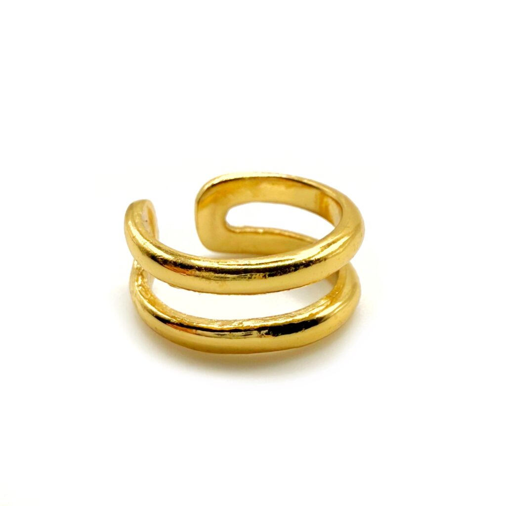 Bague Ava dorée aux lignes graphiques.